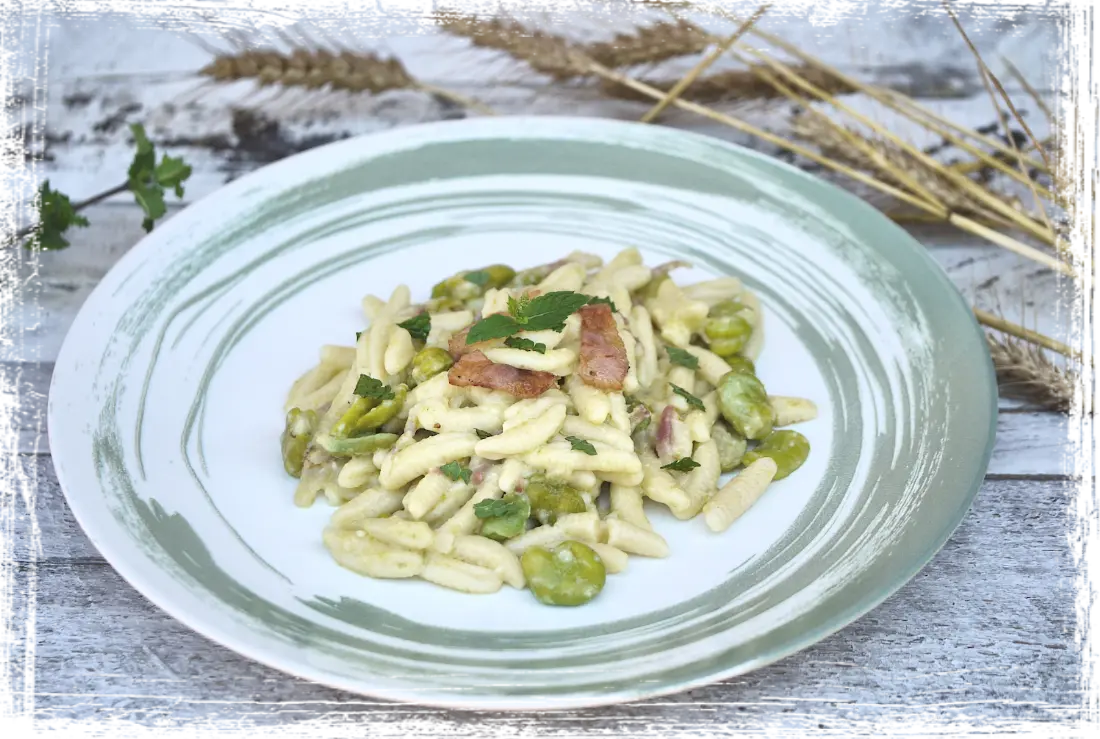 Maloreddos con fave fresche e guanciale Maloreddos con fave fresche e guanciale