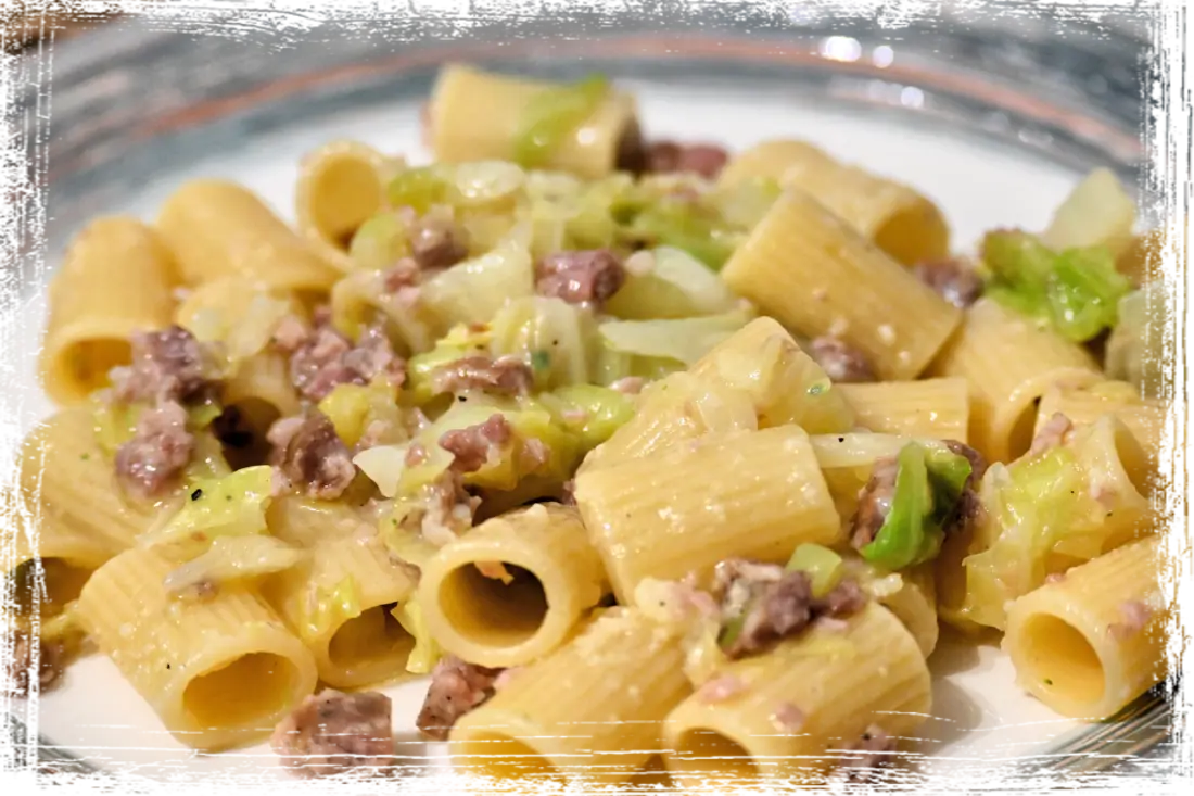 Mezzi rigatoni con ciuìga e verza Mezzi rigatoni con ciuìga e verza