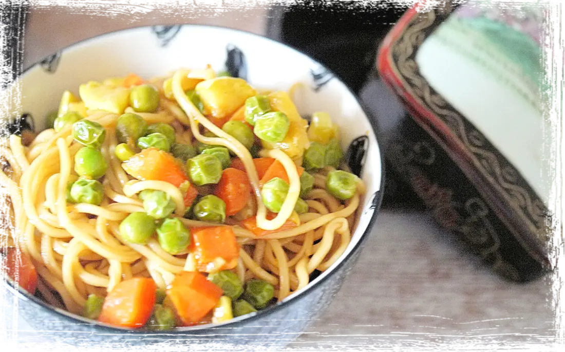 Noodles di grano Chow Mein con verdure Noodles di grano Chow Mein con verdure