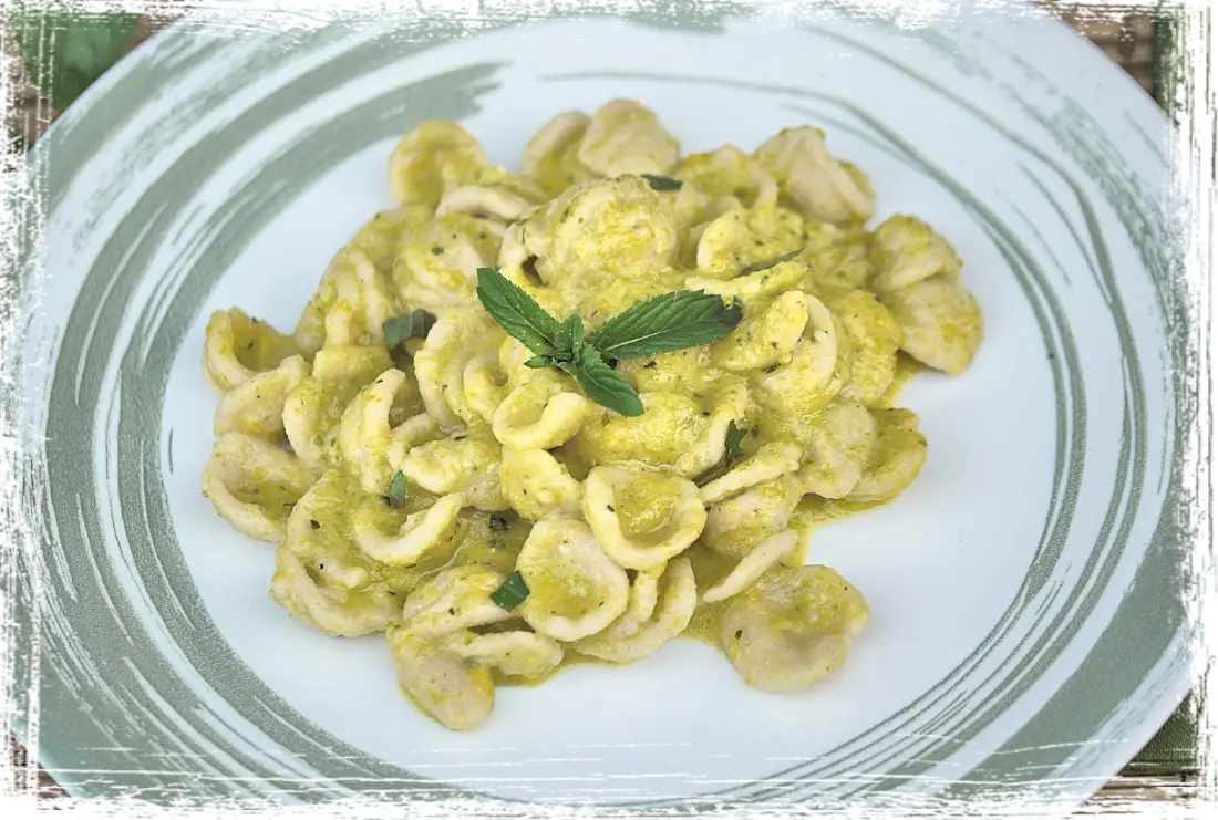 Orecchiette con crema di zucchine verdi e gialle