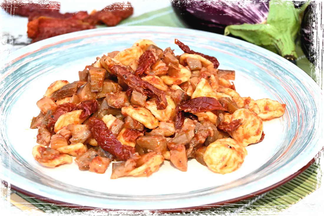 Orecchiette con melanzane e pomodori secchi Orecchiette con melanzane e pomodori secchi