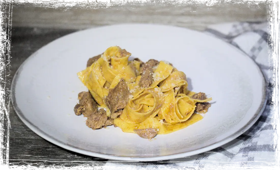 Pappardelle al sugo di cinghiale Pappardelle al sugo di cinghiale
