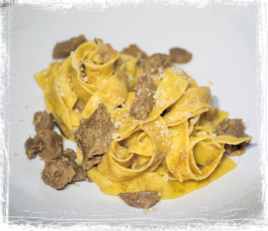 Pappardelle al sugo di cinghiale Pappardelle al sugo di cinghiale