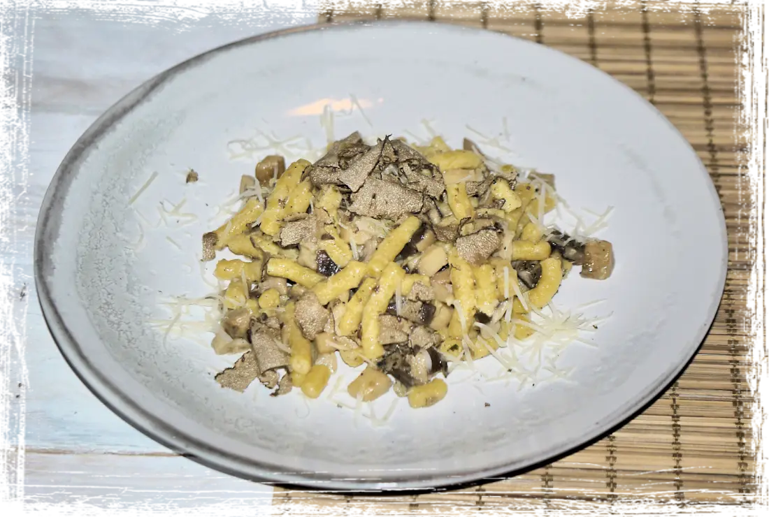 Passatelli con cardoncelli e tartufo nero Passatelli con cardoncelli e tartufo nero