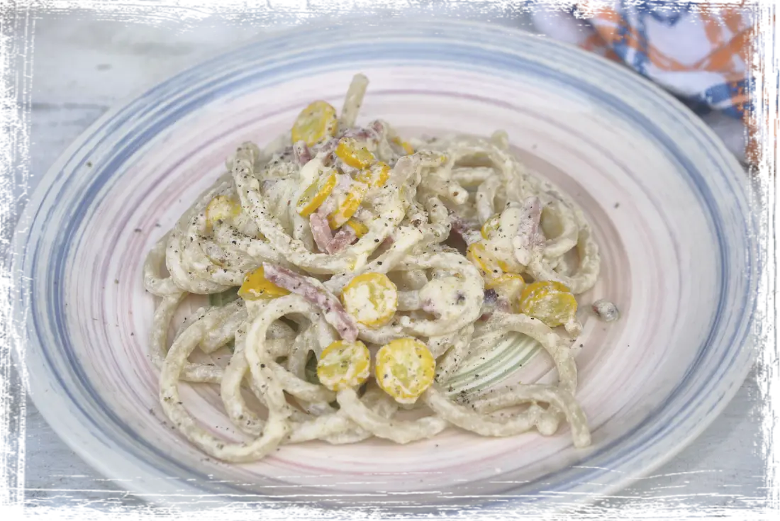 Pici con zucchine dorate e speck Pici con zucchine dorate e speck