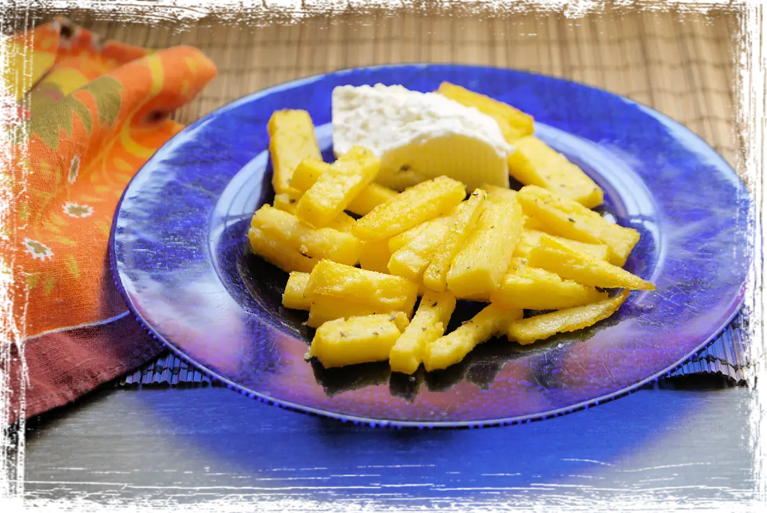 Polenta croccante al forno e stracchino Polenta croccante al forno e stracchino