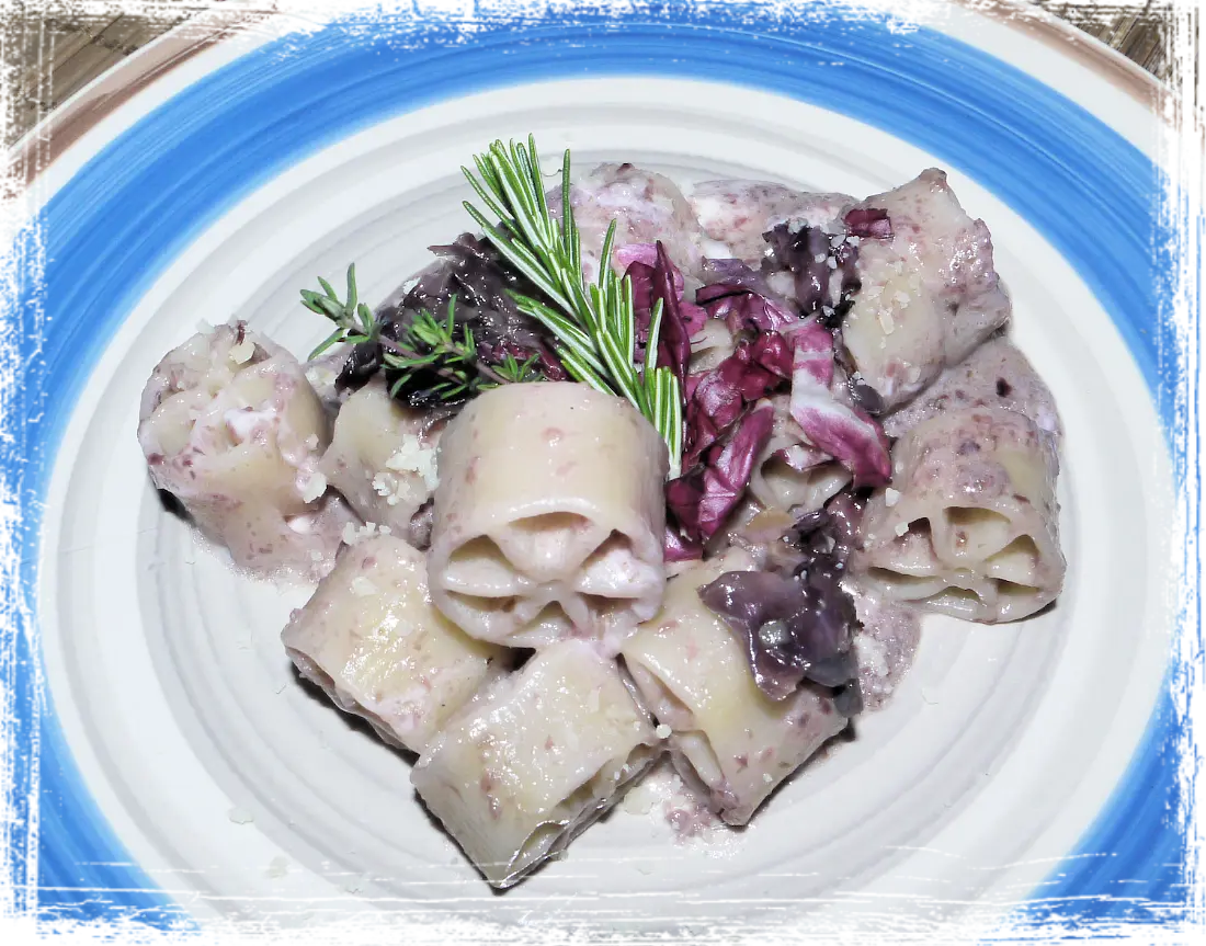 Ruote pazze con radicchio e casatella Ruote pazze con radicchio e casatella
