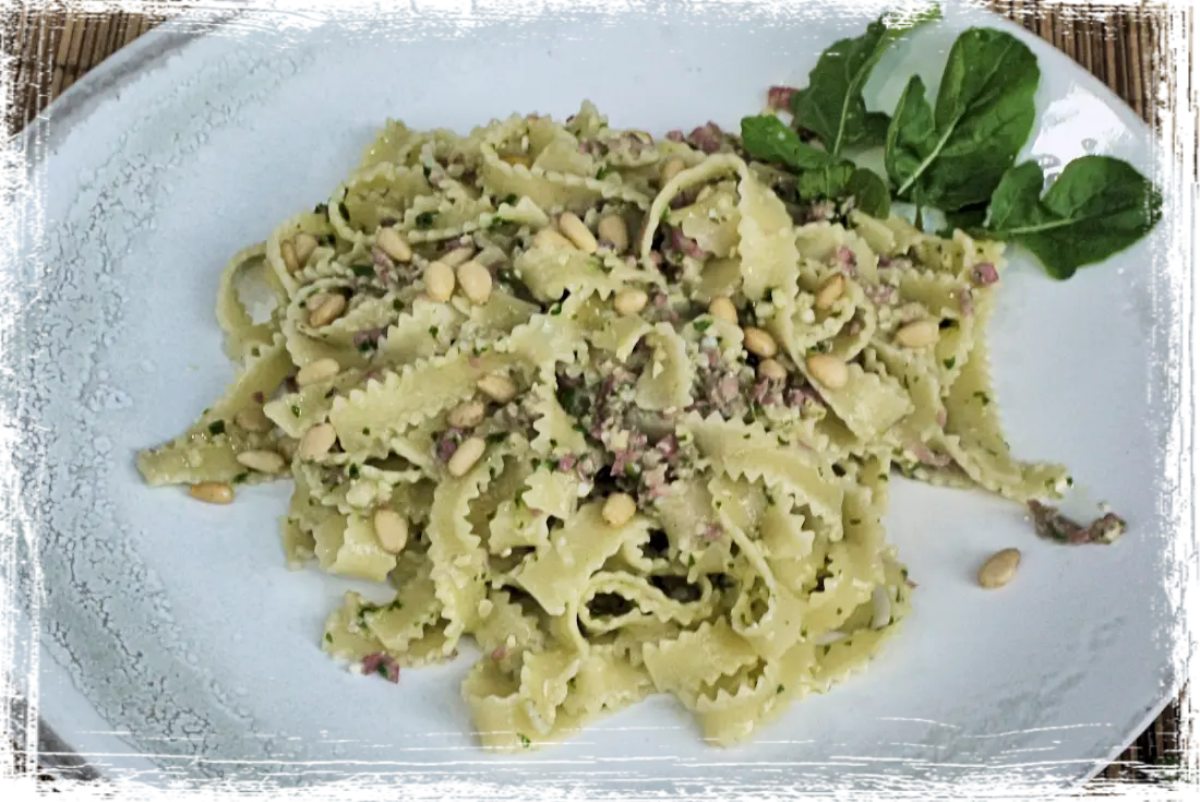 Rustiche con pesto di rucola e pancetta