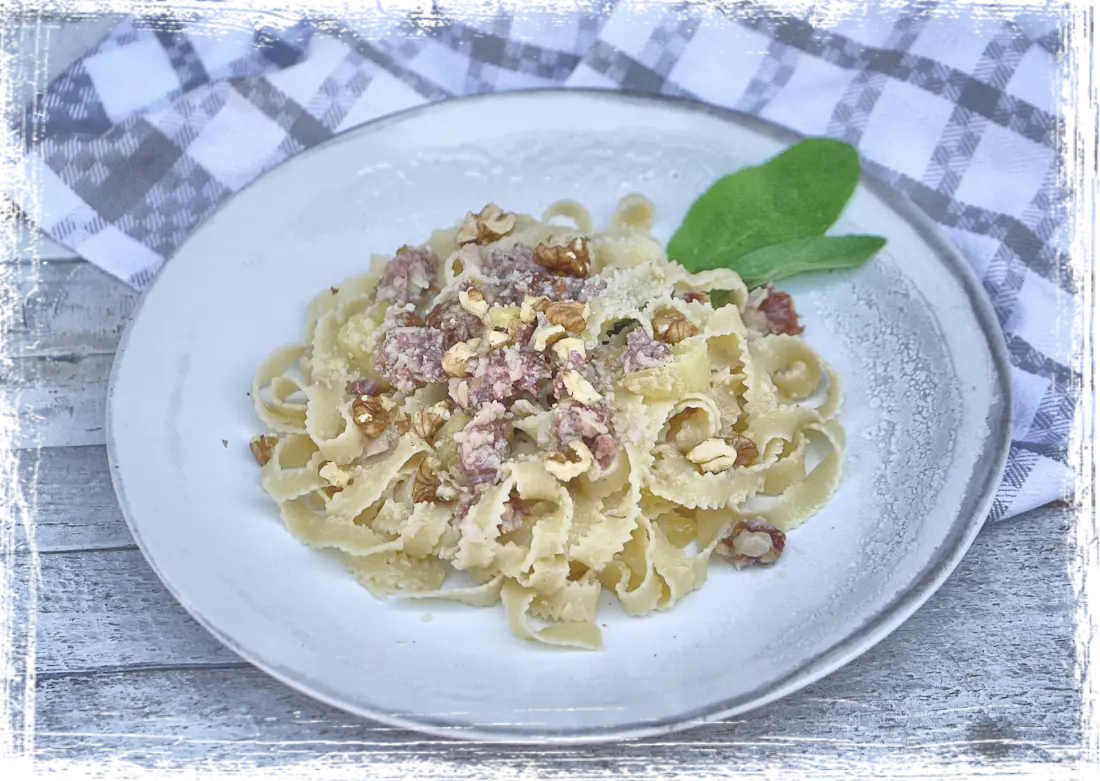 Rustiche con patate, ciuìga e noci