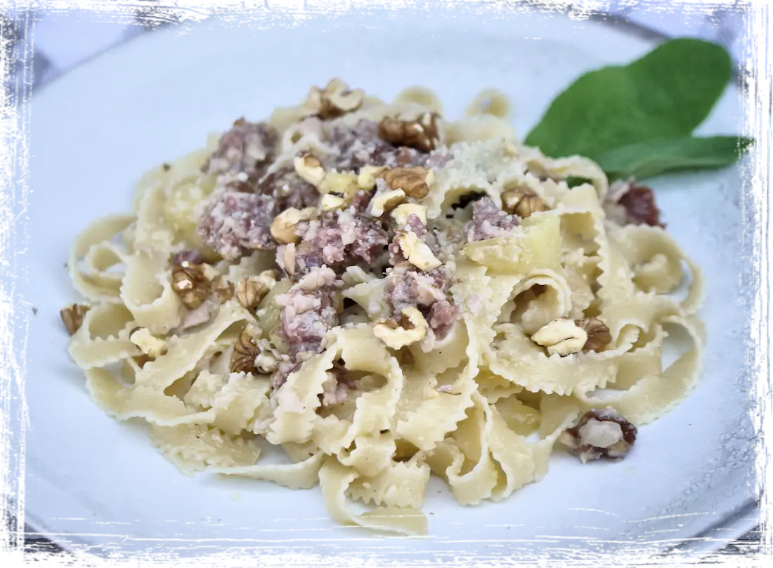 Rustiche con patate, ciuìga e noci Rustiche con patate, ciuìga e noci