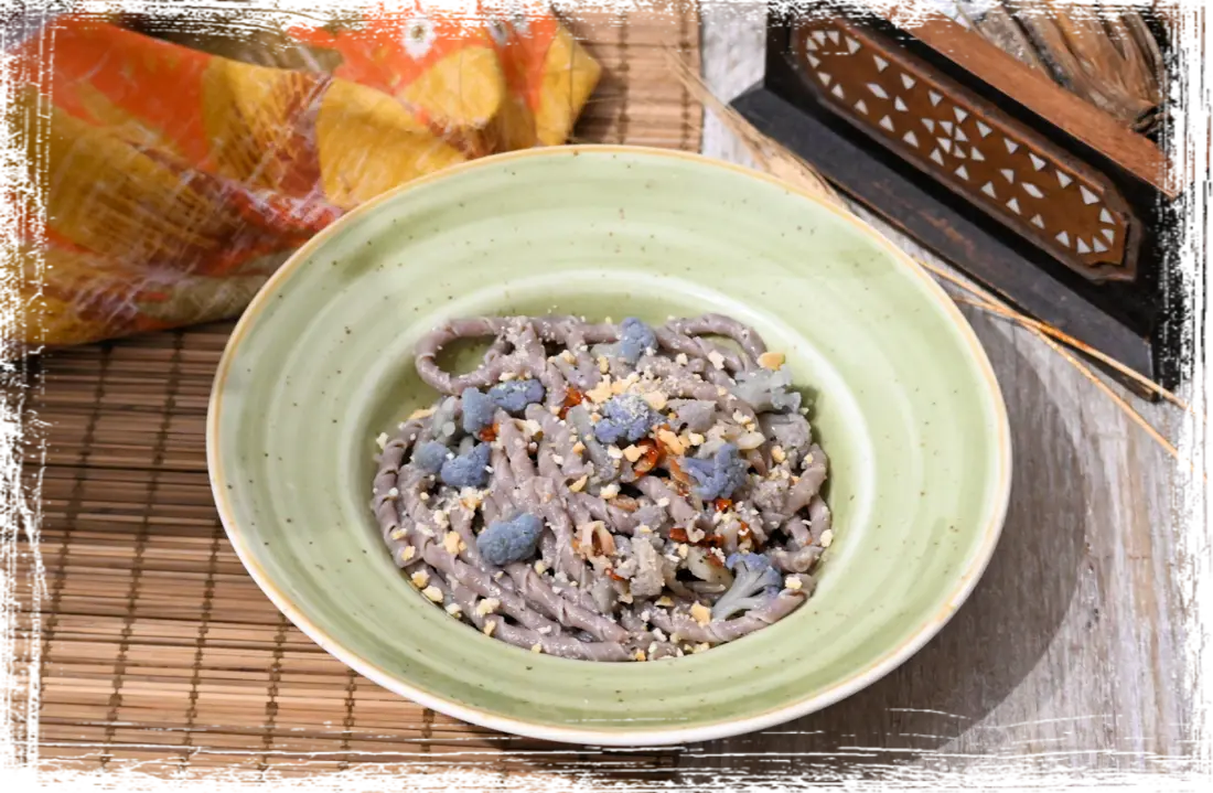 Sagne ritorte al negramaro con cavolfiore, guanciale e pomodori secchi