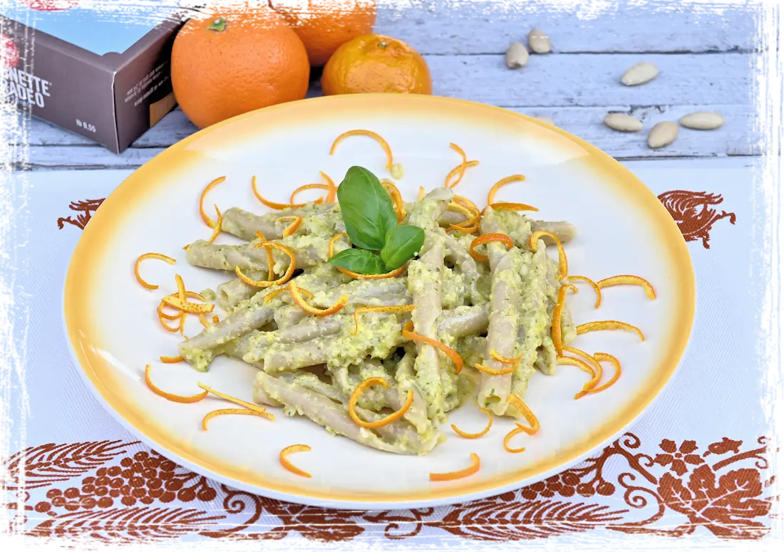 Sagnette integrali al pesto di arancia, mandorle e basilico Sagnette integrali al pesto di arancia, mandorle e basilico