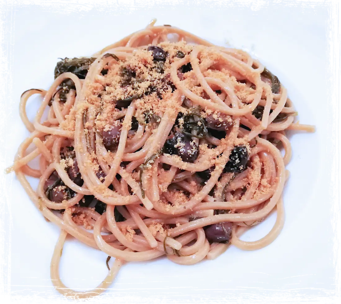 Spaghetti integrali con agretti e olive taggiasche