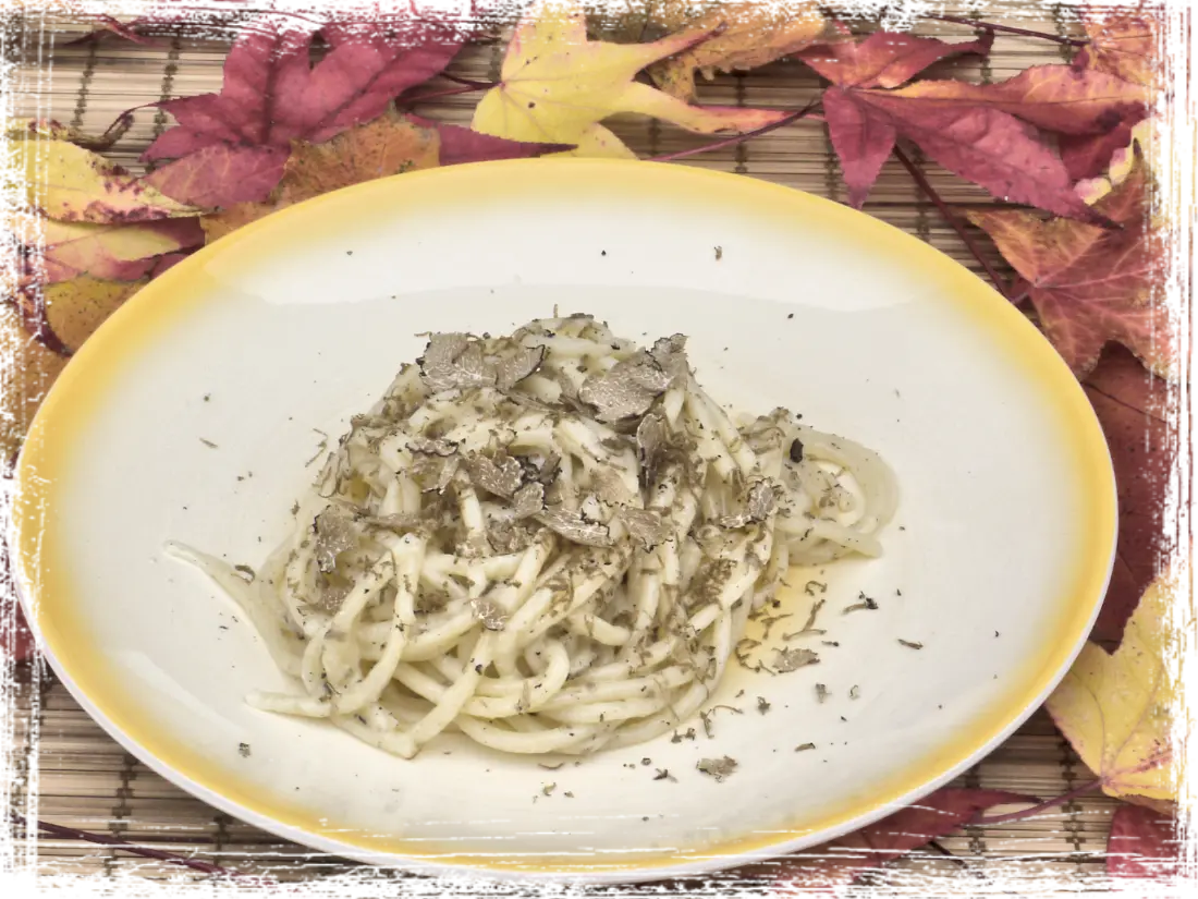 Spaghettoni cacio e pepe con tartufo nero