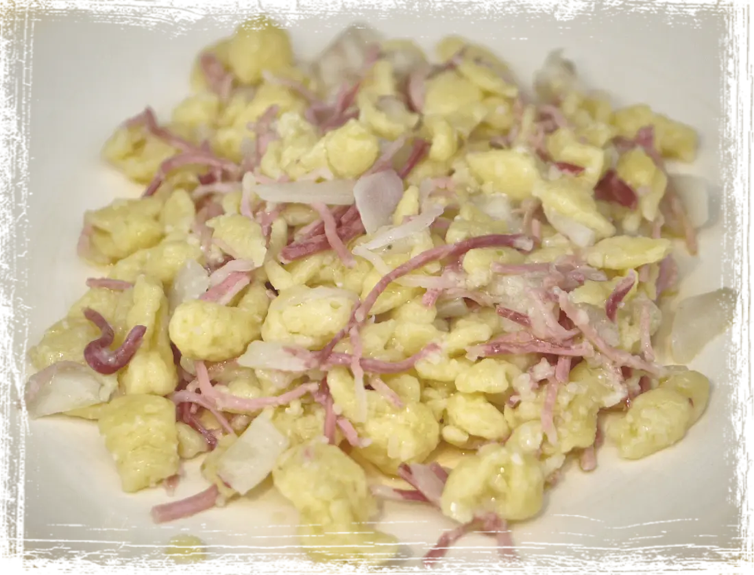 Spätzle con topinambour e speck croccante Spätzle con topinambour e speck croccante