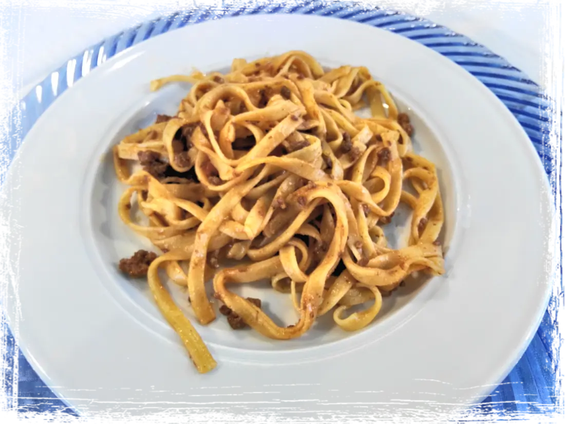 Tagliatelle al ragù Tagliatelle al ragù