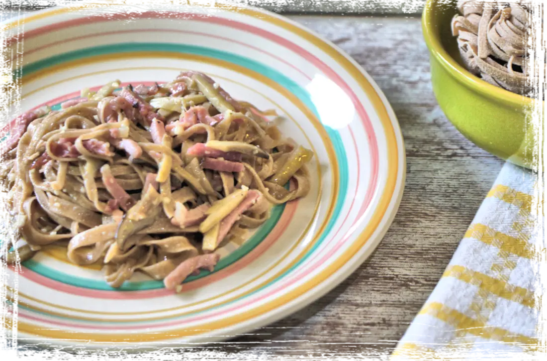 Tagliatelle di farro con speck e cardoncelli