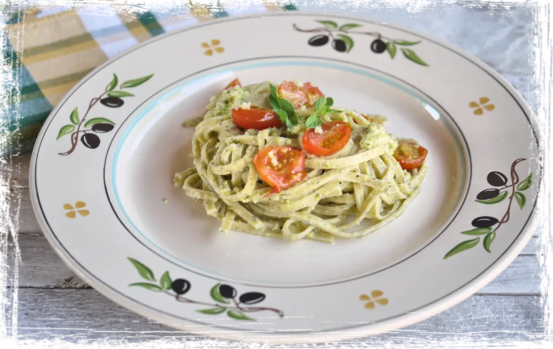 Tagliolini di grano saraceno al pesto di zucchine Tagliolini di grano saraceno al pesto di zucchine