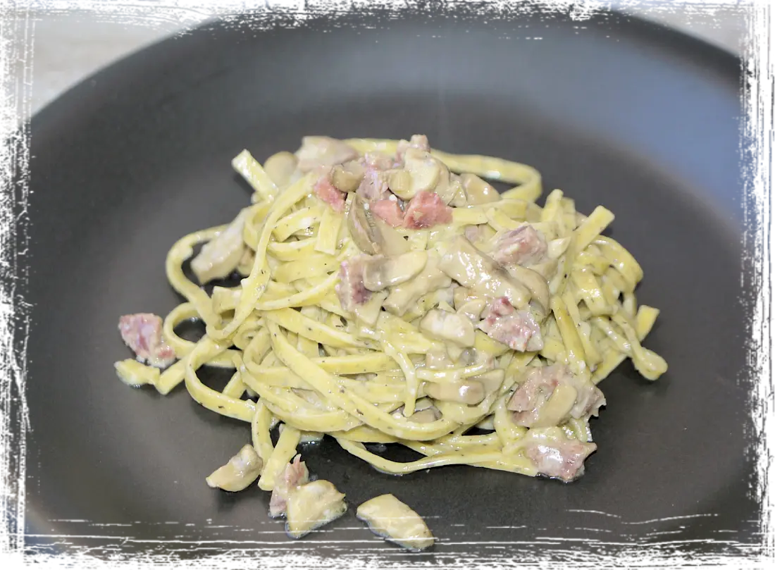Tagliolini di grano saraceno zampone e funghi Tagliolini di grano saraceno zampone e funghi