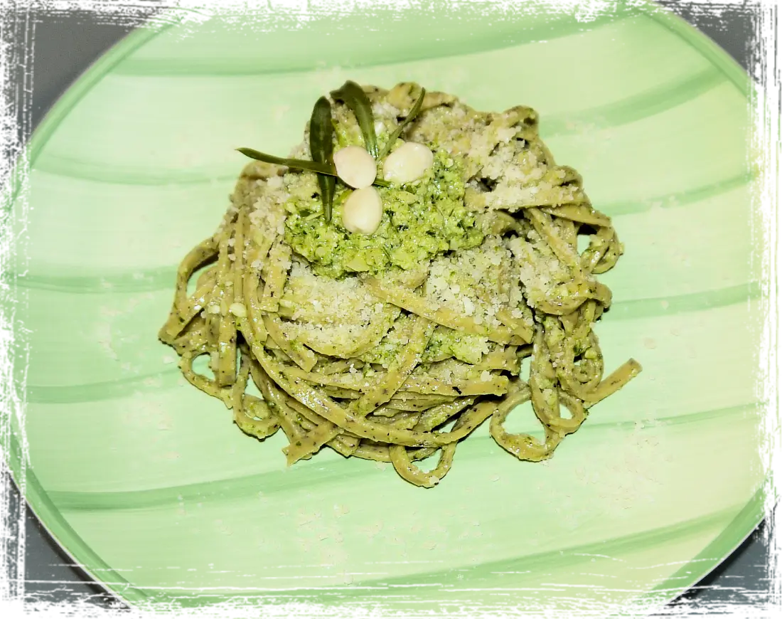 Tagliolini di grano saraceno al pesto di stridoli Tagliolini di grano saraceno al pesto di stridoli