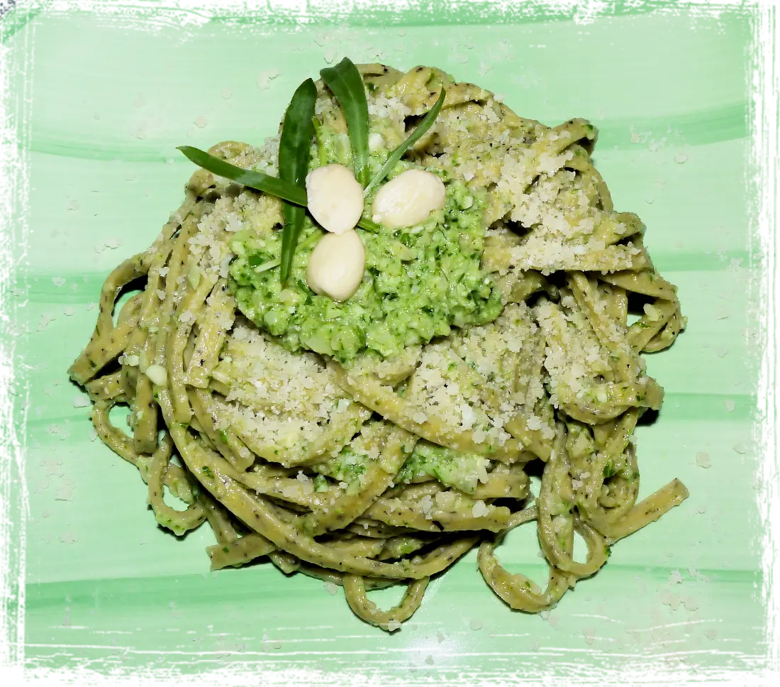 Tagliolini di grano saraceno al pesto di stridoli Tagliolini di grano saraceno al pesto di stridoli
