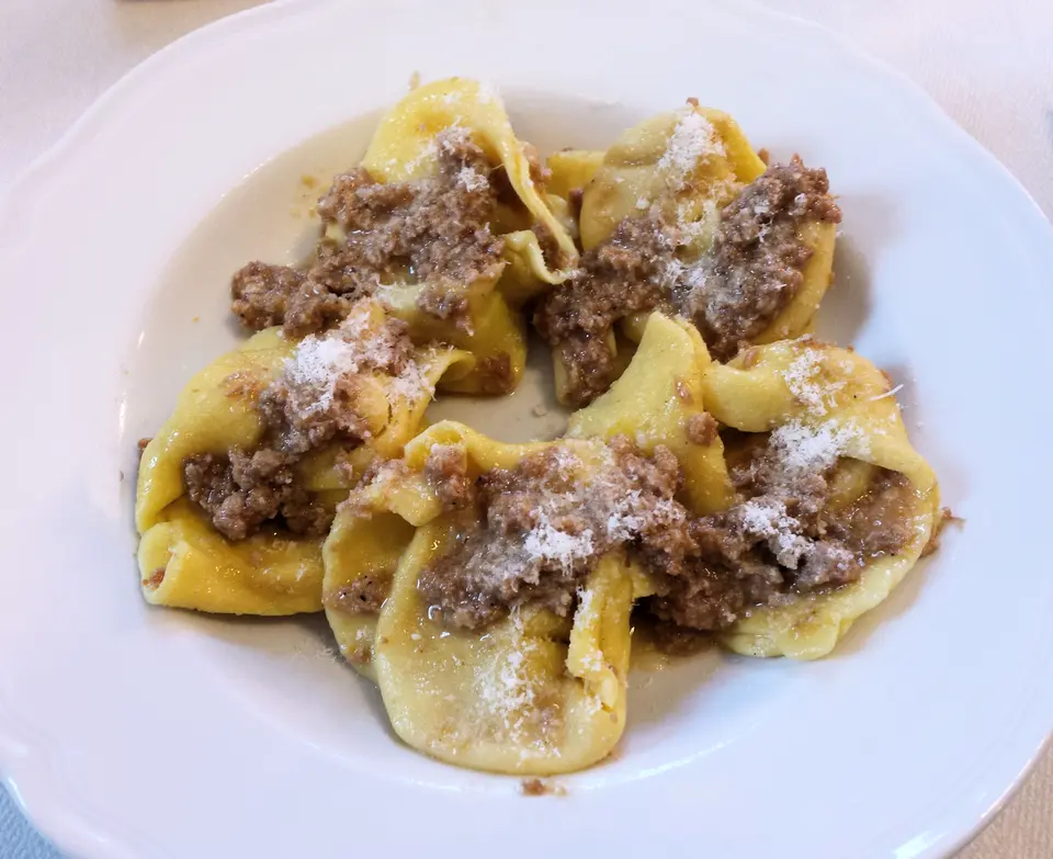 Tortelli (o Cappellacci) di zucca al ragù