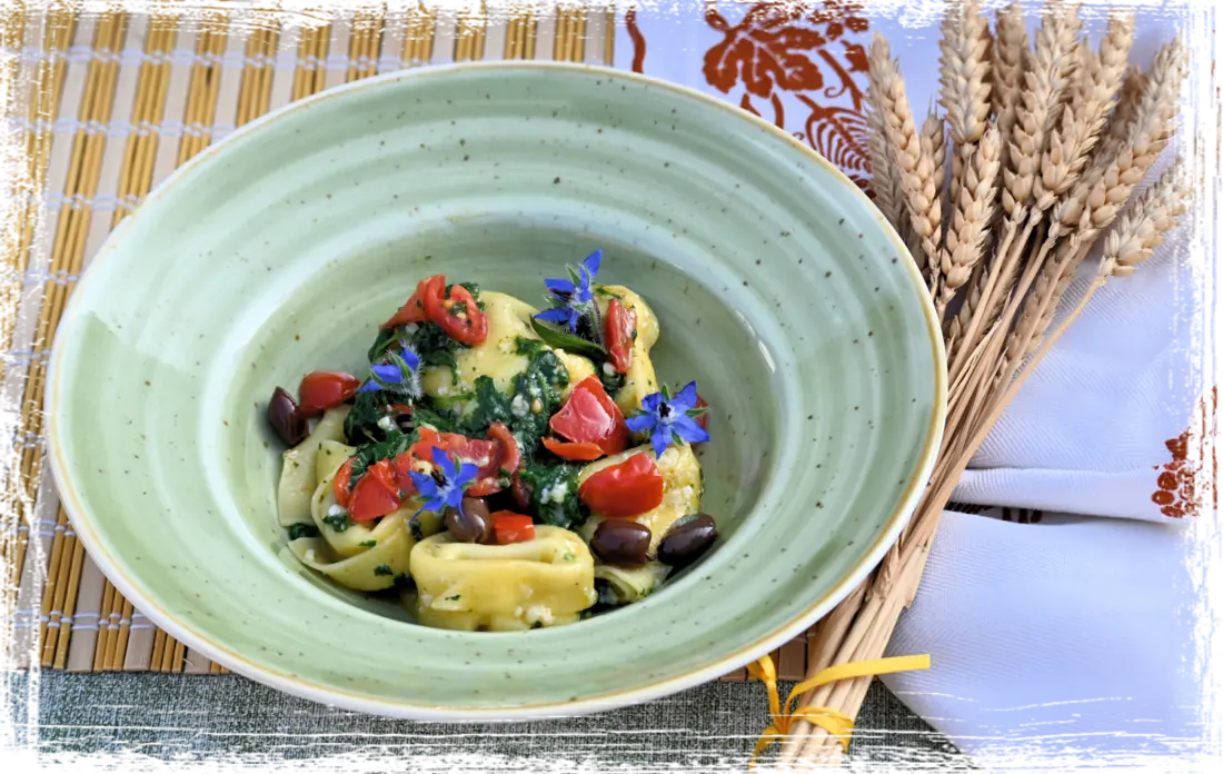 Tortelloni di ricotta con borragine e olive taggiasche Tortelloni di ricotta con borragine e olive taggiasche
