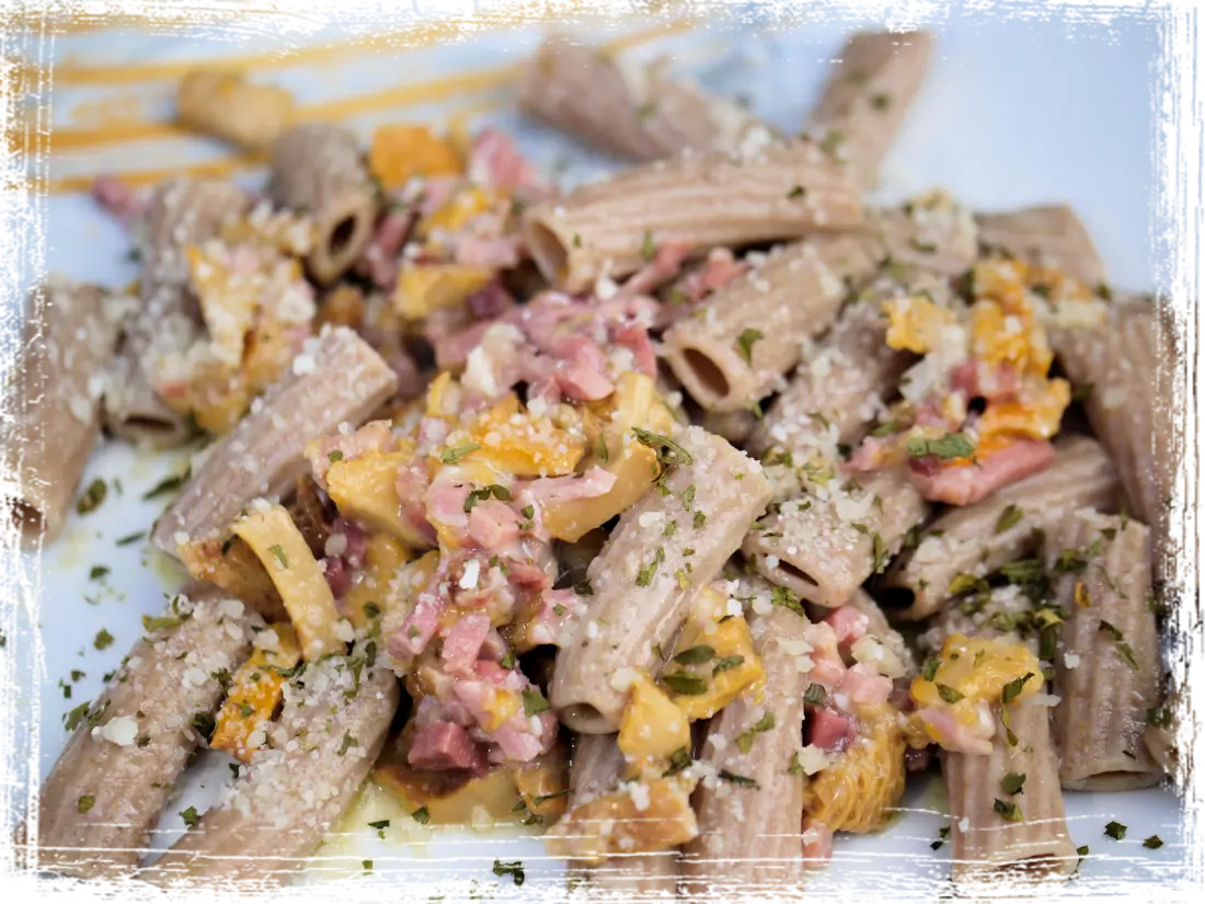 Tortiglioni integrali con galletti e speck Tortiglioni integrali con galletti e speck
