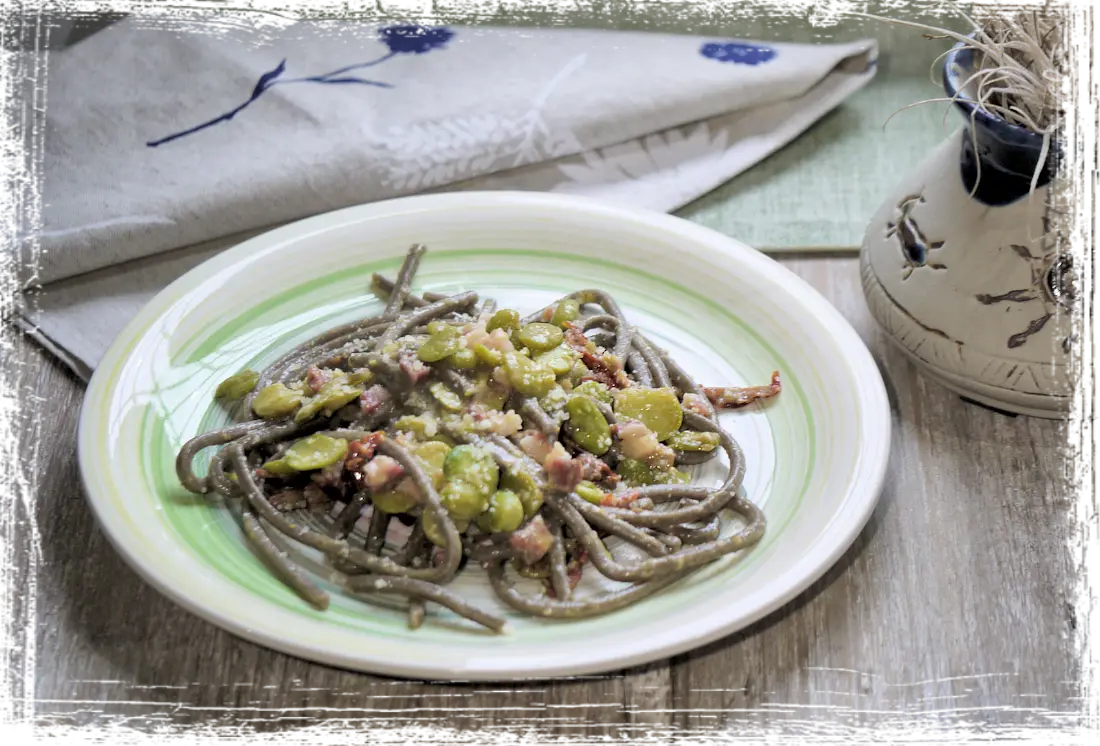 Troccoli foggiani di grano arso con fave, pancetta e pomodori secchi Troccoli foggiani di grano arso con fave, pancetta e pomodori secchi