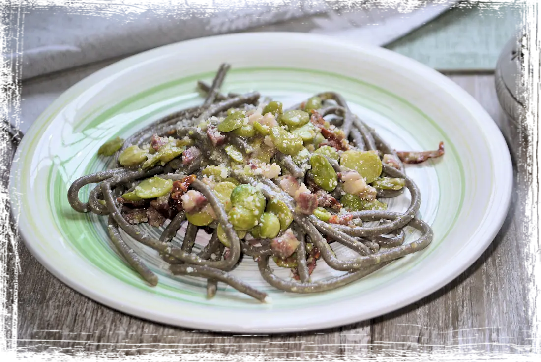 Troccoli foggiani di grano arso con fave, pancetta e pomodori secchi