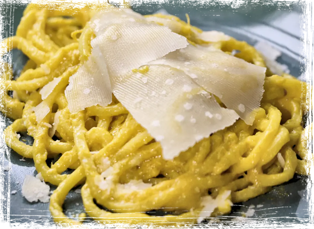 Troccoli con crema di carciofi, zafferano e scaglie di grana