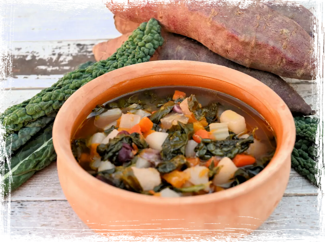 Zuppa con zucca, batata e cavolo nero