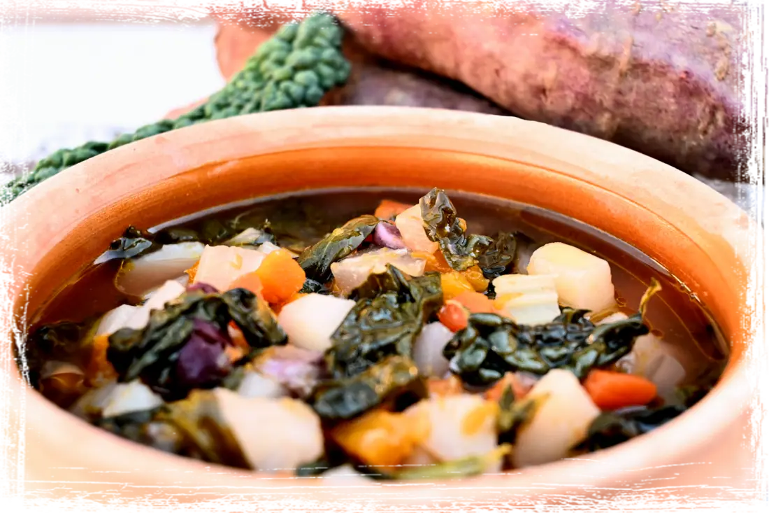 Zuppa con zucca, batata e cavolo nero Zuppa con zucca, batata e cavolo nero