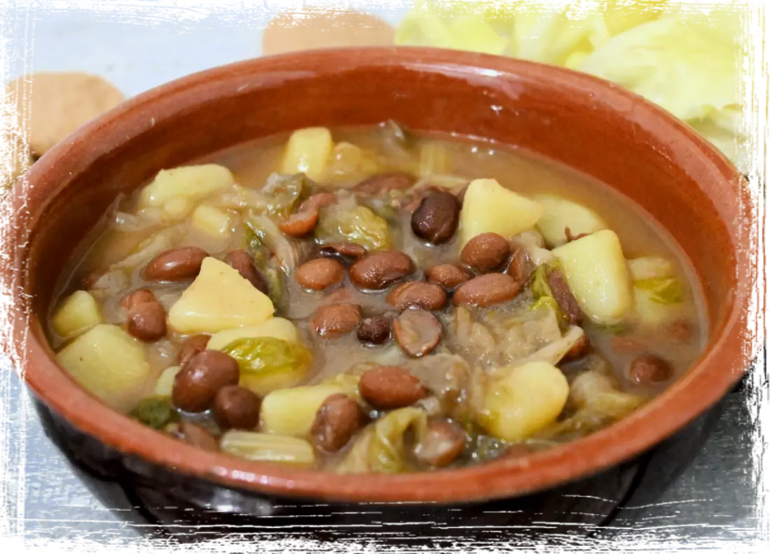 Zuppa di fagioli e patate con indivia