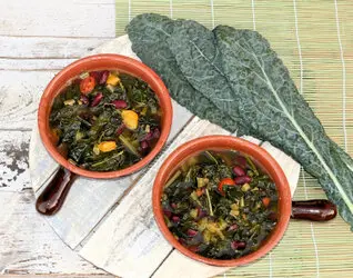 Zuppa con fagioli e cavolo nero