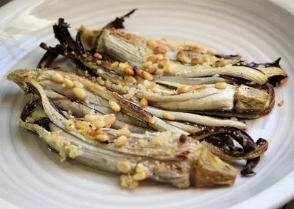 Radicchio trevigiano al forno con pinoli