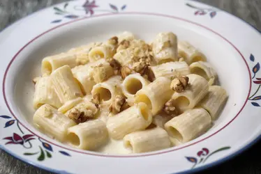 Mezzi rigatoni con gorgonzola e noci