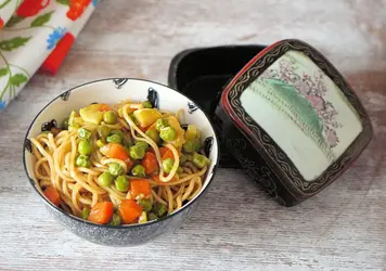 Noodles di grano Chow Mein con verdure