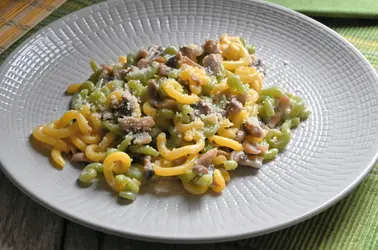 Gramigna paglia e fieno ai funghi champignon