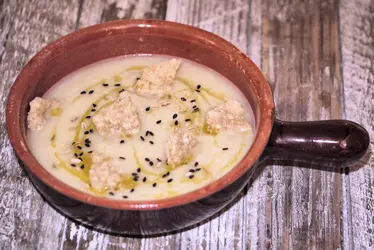 Zuppa di rapa di Bondo con schüttelbrot