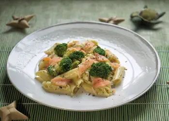 Penne con salmone e broccoli