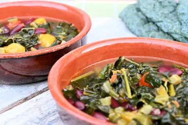 Zuppa con fagioli e cavolo nero