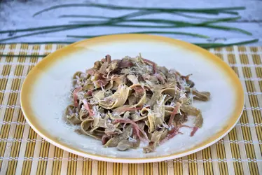 Tagliatelle di farro con porcini e speck