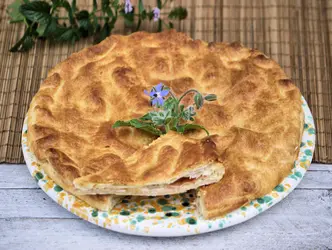 Torta salata con carciofini, speck e provolone