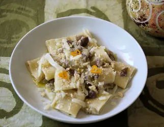 Mezzi paccheri al sugo bianco di melanzane