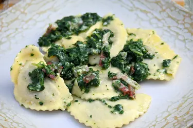 Mezzelune con borragine e pancetta affumicata
