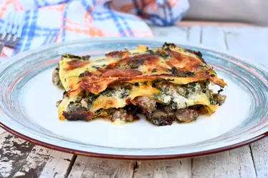 Lasagne con salsiccia, zucca, cavolo nero e provola