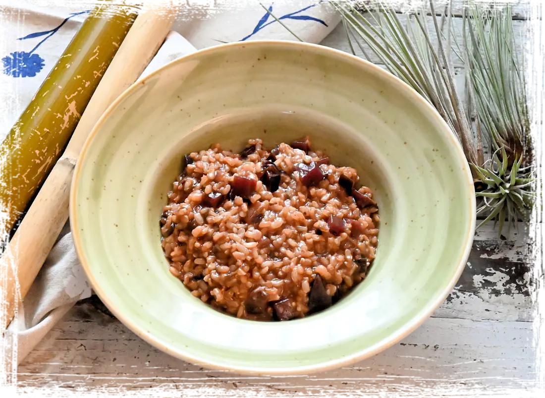 Risotto integrale con radiccio rosso a rapa rossa