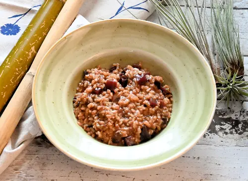 Risotto integrale con radicchio rosso e rapa rossa