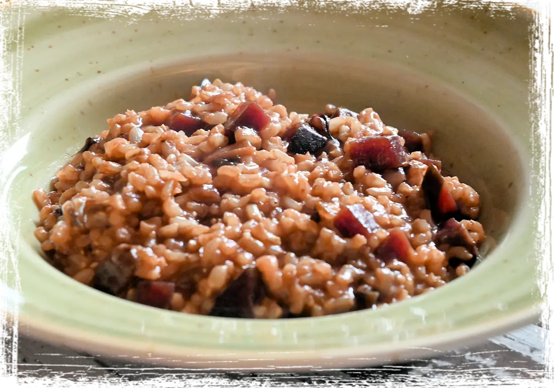 Risotto integrale con radiccio rosso a rapa rossa